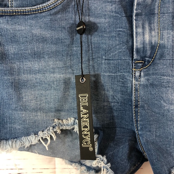 BLANK NYC Denim Wedge Short, NWT, size 26 - Picture 4 of 5